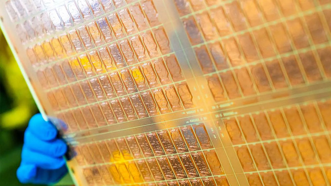 Samsung planuje małą rewolucję w chipach AI. Szklane interposery mają zwiększyć wydajność i obniżyć koszty do 2028 roku [2]