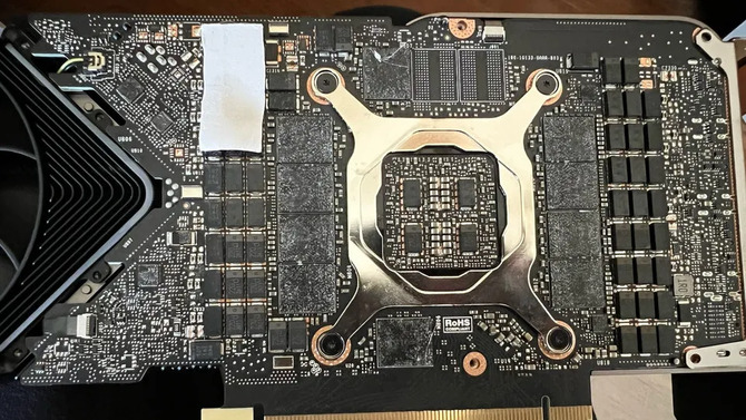 Karta graficzna NVIDIA GeForce RTX 3080 Ti FE z 20 GB VRAM została sprzedana na eBayu za zawrotną kwotę [3]