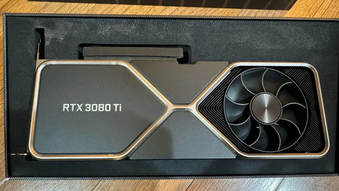 Karta graficzna NVIDIA GeForce RTX 3080 Ti FE z 20 GB VRAM została sprzedana na eBayu za zawrotną kwotę [2]