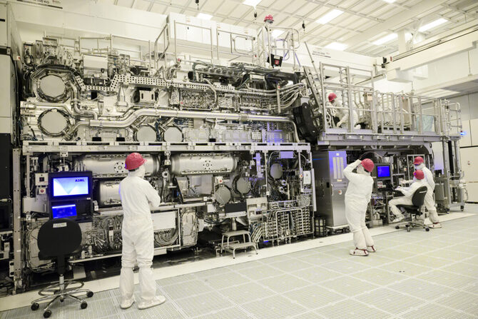 Intel inwestuje w High‑NA EUV i rozwija tranzystory CFET. Nowa strategia walki o przewagę w zaawansowanej produkcji chipów [1]