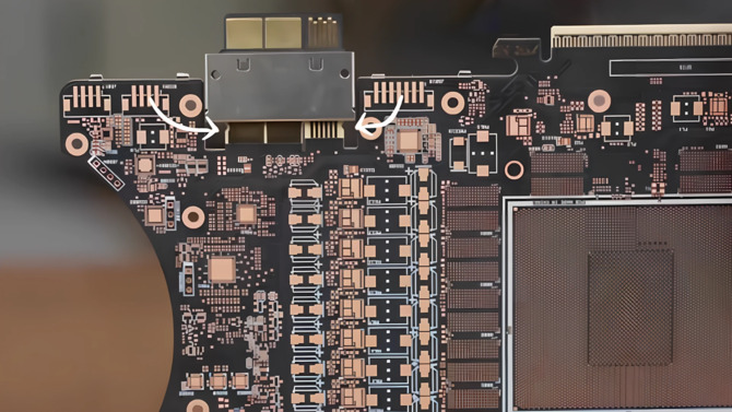 ASUS chwali się wytrzymałością gniazda GC-HPWR w standardzie BTF 2.5, które znacząco przewyższa 12V-2x6 [2]