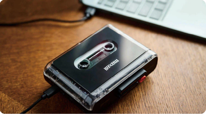 Maxell MXCP-P100 z 2025 roku wygląda jak walkman przeniesiony z lat 80., ale ma funkcje, o których Sony mogło tylko marzyć [3]