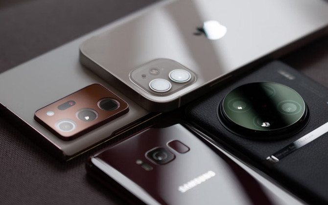 Jak wyglądały dostawy smartfonów w drugim kwartale 2025 roku? Samsung numerem jeden, ale pewien wynik może Cię zaskoczyć [1]