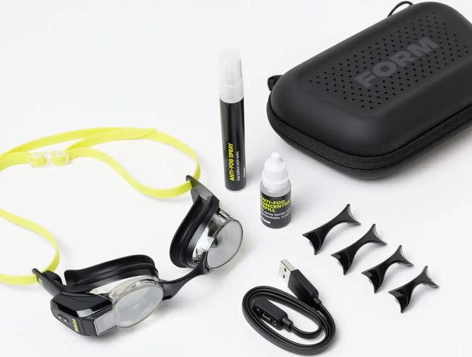 FORM Smart Swim 2 PRO to inteligentne okulary pływackie z wyświetlaczem AR i wytrzymałym szkłem Gorilla Glass 3 [2]