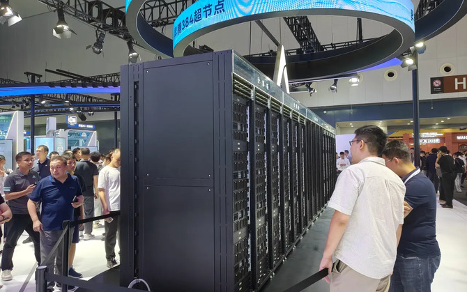 Huawei pokazuje światu swój najpotężniejszy system AI o mocy 300 PFLOPS wykorzystujący autorskie procesory - CloudMatrix 384 [2]