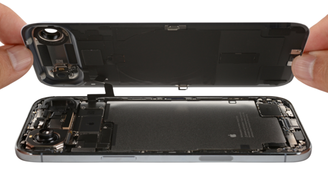 Apple iPhone Air rozebrany na części. iFixit chwali nową konstrukcję Apple za łatwość serwisowania i modułową budowę [1]