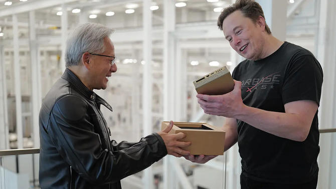 Jensen Huang osobiście dostarczył Elonowi Muskowi nową zabawkę. To mini PC o wydajności 1 petaflopa [1]