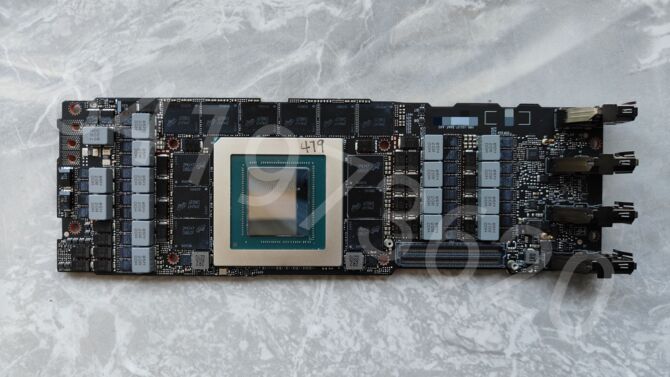 NVIDIA RTX TITAN Ada - w sieci pojawił się kolejny prototyp 4-slotowej karty graficznej o mocarnej specyfikacji [7]