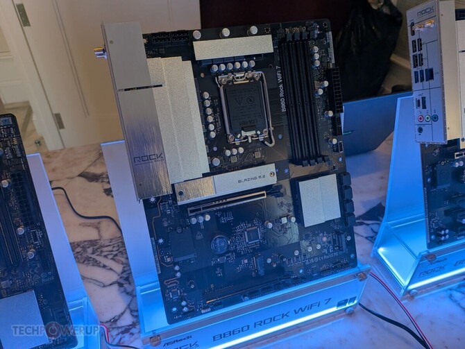 ASRock prezentuje odświeżone płyty główne z serii Challenger i Rock dla procesorów Intela i AMD na targach CES 2026 [6]