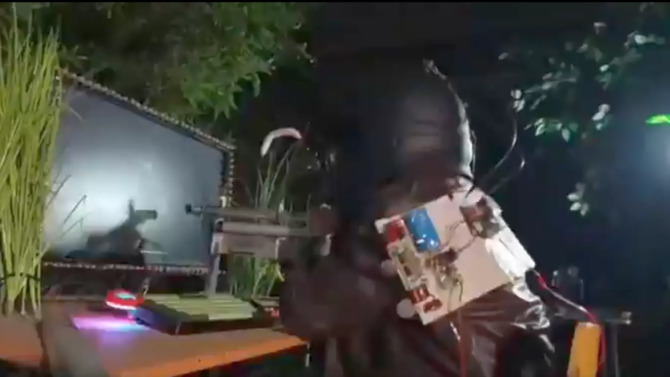 Myślisz, że Twój komputer jest ekstremalny? Ten gamingowy PC z Chin strzela do użytkownika petardami, symuluje deszcz i wiatr [1]