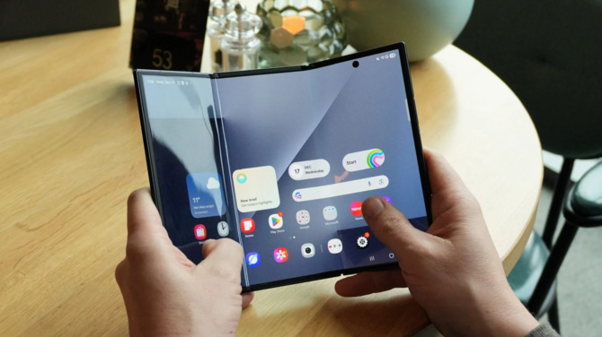 Samsung Galaxy Z TriFold znika ze sprzedaży. Błyskawiczny koniec przełomowego smartfona [1]
