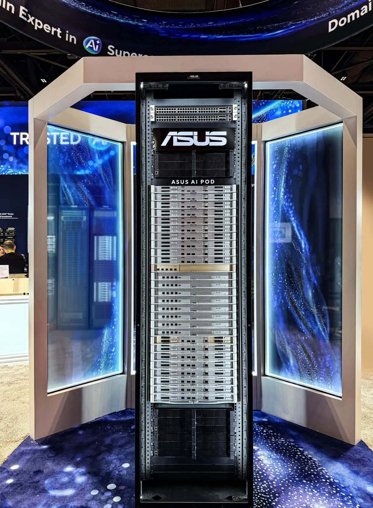 Koniec ery Blackwella? ASUS prezentuje skok generacyjny. Jeden rack ...