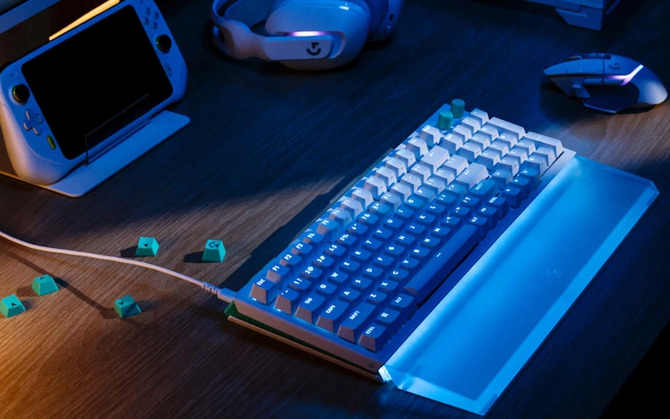 Logitech G512 X - klawiatury, które w pewnym zakresie pozwalają wybierać pomiędzy analogowymi i mechanicznymi przełącznikami [1]