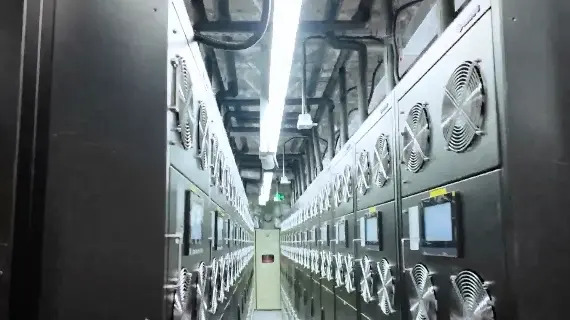 Podwodne data center pod Szanghajem ruszyło komercyjnie. Serwery chłodzi morze, a prąd daje morska farma wiatrowa [7]