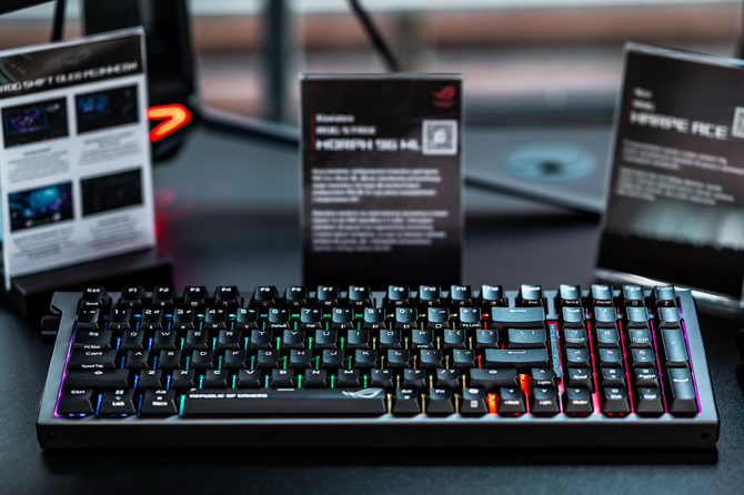 20 lat marki ROG. Piękna płyta główna ASUS ROG Crosshair 2006, okulary ASUS ROG Xreal R1 i inne smakołyki [nc1]