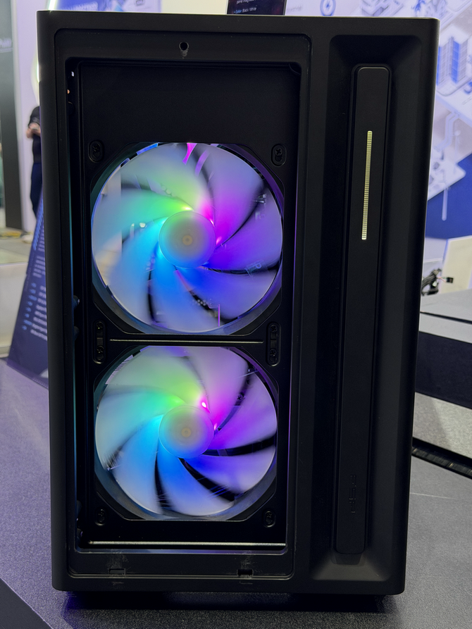 Co ciekawego pokazała firma FSP na targach Computex 2026? Zasilacz o mocy 3300 W, nowe obudowy i systemy chłodzenia [nc1]