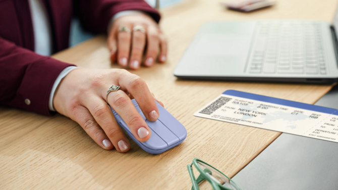 Mobi Fold to pierwsza składana mysz od Logitech. Ma działać do 30 dni i ułatwiać pracę poza biurkiem [1]