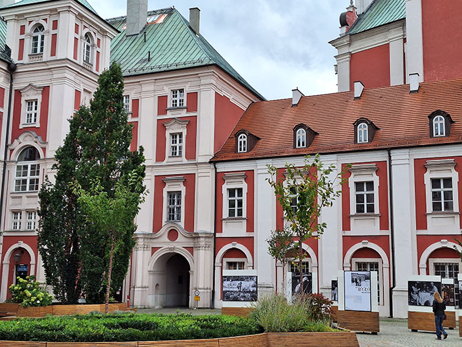 Szybkie porównanie jakości zdjęć i filmów. Samsung Galaxy A54 5G czy Sony Xperia 10 V? Który ma lepszy aparat? [nc1]