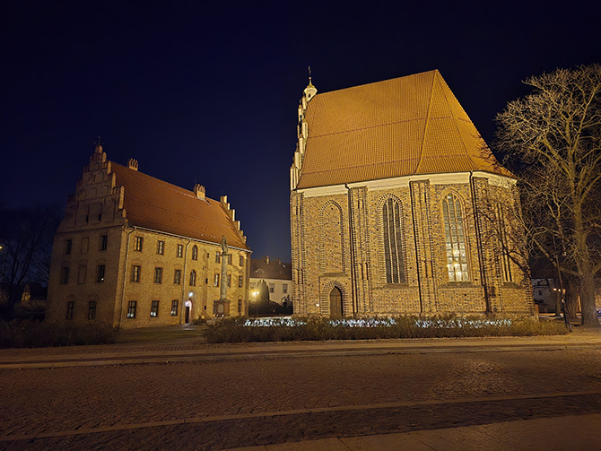 Porównanie jakości aparatów w smartfonach Samsung Galaxy S25 Ultra i Galaxy S24 Ultra. Sprawdź, który robi lepsze zdjęcia i filmy [nc1]