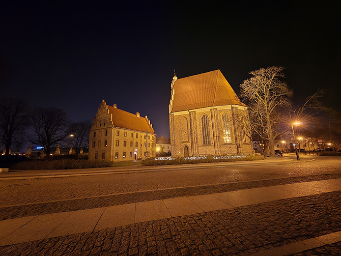 Porównanie jakości aparatów w smartfonach Samsung Galaxy S25 Ultra i Galaxy S24 Ultra. Sprawdź, który robi lepsze zdjęcia i filmy [nc1]